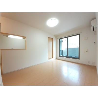 エスカーザ 202【管理NO：1-020246602-02020】 ★家具家電は申し込み後に搬入します★ ★2026年10月中旬入居可能★の物件写真2