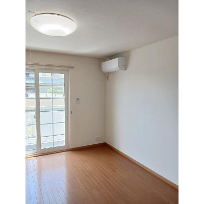 セレンディピティ 103【管理NO：1-014330101-01030】 ★家具家電は申し込み後に搬入します★の物件写真2