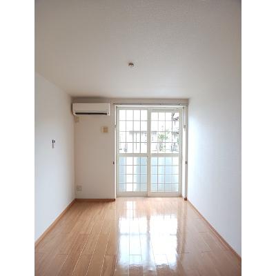 マジェスティックス 103【管理NO：1-012190501-01030】 ★家具家電は申し込み後に搬入します★の物件写真2