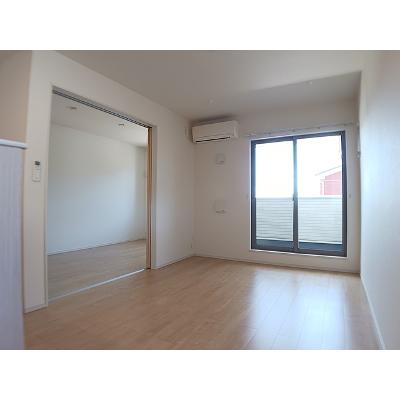 プラシードⅤ 201【管理NO：1-024542501-02010】 ★家具家電は申し込み後に搬入します★の物件写真2
