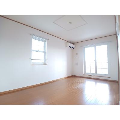 スプリングガーデン 205【管理NO：1-013228101-02040】 ★家具家電は申し込み後に搬入します★の物件写真2