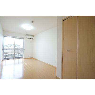 ブレイブコート 303【管理NO：1-016286901-03030】 ★家具家電は申し込み後に搬入します★ ★2026年09月中旬入居可能★の物件写真2