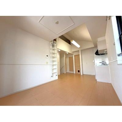 サンタカーサ 202【管理NO：1-018820901-02020】 ★家具家電は申し込み後に搬入します★ ★2026年09月下旬入居可能★の物件写真2