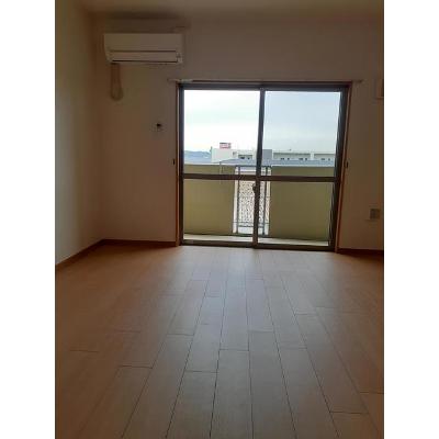 ラ　フローラ 302【管理NO：1-014439901-03020】 ★家具家電は申し込み後に搬入します★ ★2026年09月中旬入居可能★の物件写真2