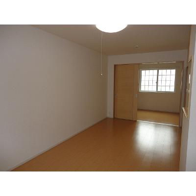 Ｍ　ｔｈｒｅｅ 102【管理NO：1-018692801-01020】 ★家具家電は申し込み後に搬入します★ ★2026年10月上旬入居可能★の物件写真2