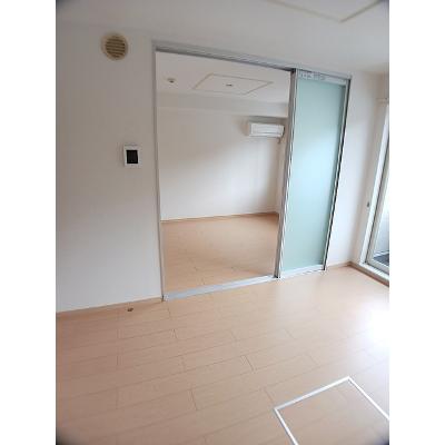 セントラル三田 102【管理NO：1-016744101-01020】 ★家具家電は申し込み後に搬入します★の物件写真2