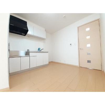 ソレイユ 106【管理NO：1-015833901-01060】 ★家具家電は申し込み後に搬入します★の物件写真2