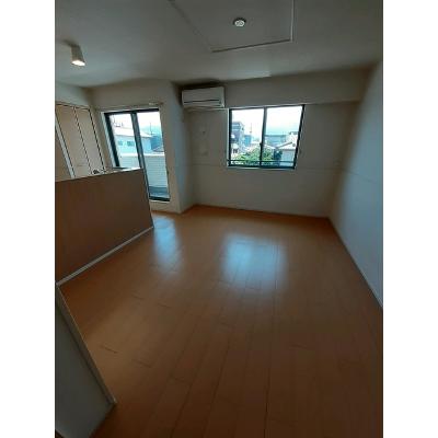 エストレーラⅢ　Ｂ 201【管理NO：1-019728302-02010】 ★家具家電は申し込み後に搬入します★の物件写真2