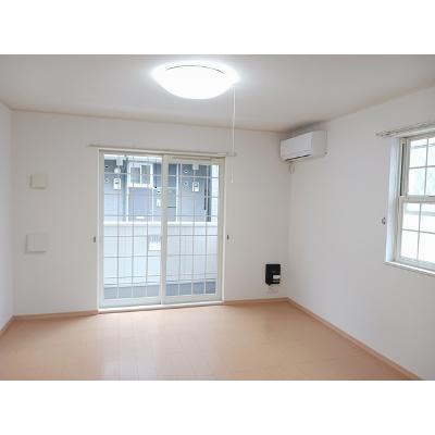 モンブラン 104【管理NO：1-015552201-01040】 ★家具家電は申し込み後に搬入します★ ★2026年08月下旬入居可能★の物件写真2