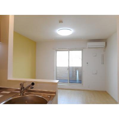クーザ 201【管理NO：1-023693801-02010】 ★家具家電は申し込み後に搬入します★ ★2026年09月中旬入居可能★の物件写真2
