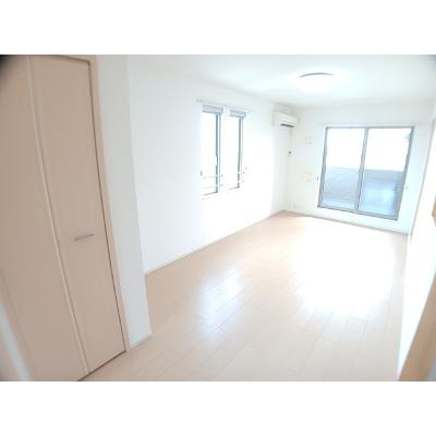 グランディア 301【管理NO：1-019250301-03010】 ★家具家電は申し込み後に搬入します★の物件写真2