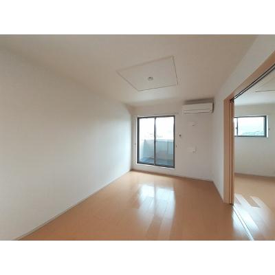 リバービサイド 205【管理NO：1-021003701-02040】 ★家具家電は申し込み後に搬入します★の物件写真2
