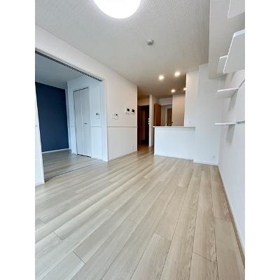 シュシュテラス 103【管理NO：1-027370401-01030】 ★家具家電は申し込み後に搬入します★の物件写真2
