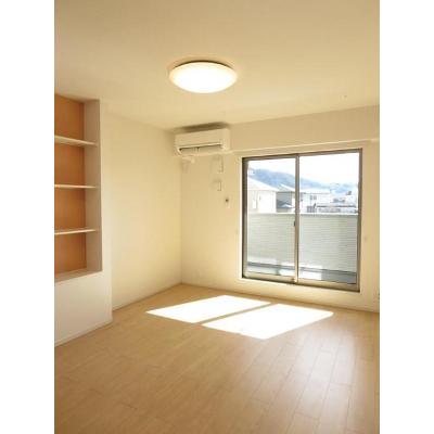 ハイソラーレ　Ⅲ 201【管理NO：1-024201303-02010】 ★家具家電は申し込み後に搬入します★ ★2026年11月上旬入居可能★の物件写真2