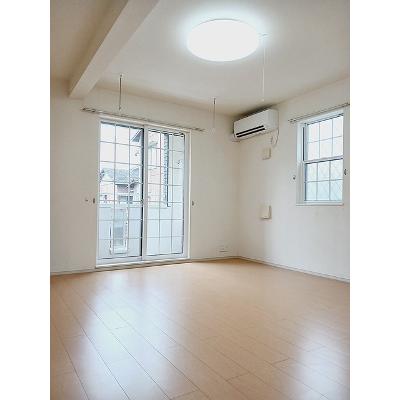 エトワール 101【管理NO：1-019281901-01010】 ★家具家電は申し込み後に搬入します★の物件写真2