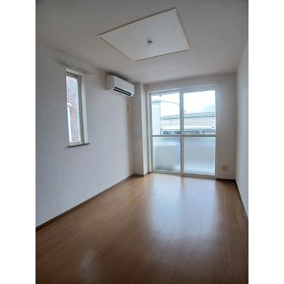 カルティエ 103【管理NO：1-011385501-01030】 ★家具家電は申し込み後に搬入します★ ★2026年09月中旬入居可能★の物件写真2