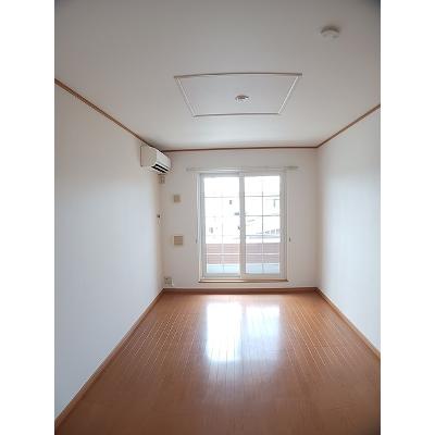 ユーベル　Ａ 201【管理NO：1-013238601-02010】 ★家具家電は申し込み後に搬入します★の物件写真2