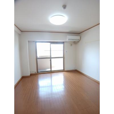 ブリアン　オーブ 303【管理NO：1-013939201-03030】 ★家具家電は申し込み後に搬入します★の物件写真2