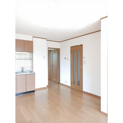 光シャトー 201【管理NO：1-010584401-02010】 ★家具家電は申し込み後に搬入します★の物件写真2