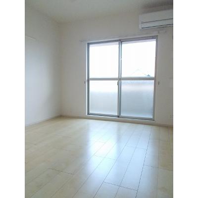 カーサ　フィーネ 302【管理NO：1-019078201-03020】 ★家具家電は申し込み後に搬入します★の物件写真2