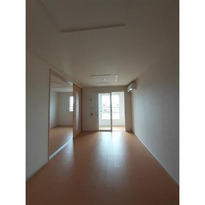 伊万里Ⅱ 201【管理NO：1-020885702-02010】 ★家具家電は申し込み後に搬入します★ ★2026年10月上旬入居可能★の物件写真2