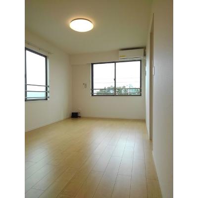 メイプルコート 301【管理NO：1-025177701-03010】 ★家具家電は申し込み後に搬入します★ ★2026年09月上旬入居可能★の物件写真2