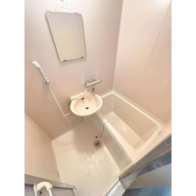 ユニオンマンスリー横浜片倉町駅前１　208　1K・シングル☆【禁煙ルーム】バストイレ別＆冷蔵庫や電子レンジなど生活家電のあるお部屋♪宅配ボックス・モニター付きインターフォン・室内洗濯機完備の物件写真4