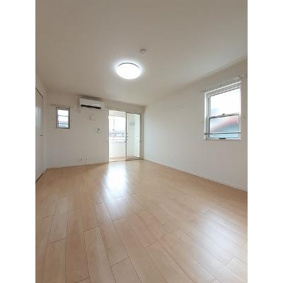 ルナⅢ 201【管理NO：1-022951401-02010】 ★家具家電は申し込み後に搬入します★の物件写真2