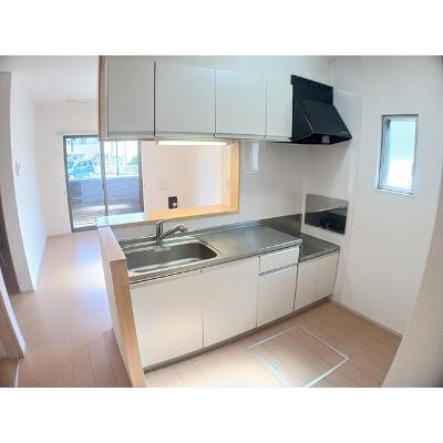 レイクサイド小松 101【管理NO：1-018462201-01010】 ★家具家電は申し込み後に搬入します★ ★2026年09月上旬入居可能★の物件写真3