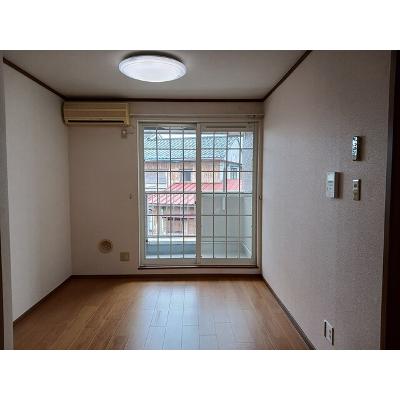 サンパレス 202【管理NO：1-011337201-02020】 ★家具家電は申し込み後に搬入します★ ★2026年09月下旬入居可能★の物件写真2