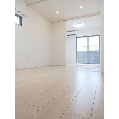 アヴニール 102【管理NO：1-023116101-01020】 ★家具家電は申し込み後に搬入します★の物件写真2