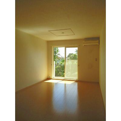 ヴィラ・ハナミズキ　Ⅲ 102【管理NO：1-016110703-01020】 ★家具家電は申し込み後に搬入します★ ★2026年11月中旬入居可能★の物件写真2
