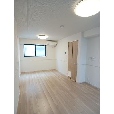 ブルーム 102【管理NO：1-028082001-01020】 ★家具家電は申し込み後に搬入します★の物件写真2