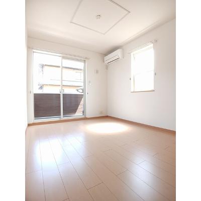 カサ・デ・ルーエ 101【管理NO：1-014843401-01010】 ★家具家電は申し込み後に搬入します★の物件写真2