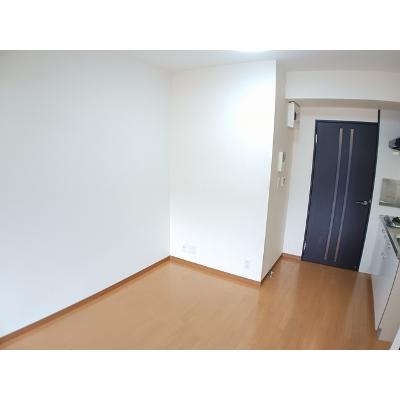エヴァーグリーンＯ 406【管理NO：1-015697501-04050】 ★家具家電は申し込み後に搬入します★の物件写真2