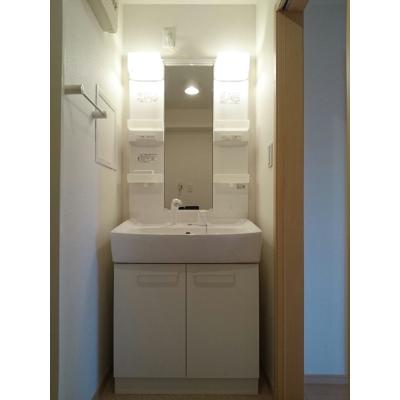 イズムユウ・Ｄ 203【管理NO：1-016358901-02030】 ★家具家電は申し込み後に搬入します★の物件写真6