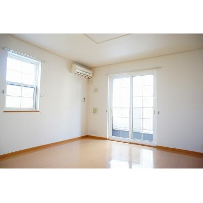 カーラ 101【管理NO：1-014265001-01010】 ★家具家電は申し込み後に搬入します★ ★2026年09月上旬入居可能★の物件写真2