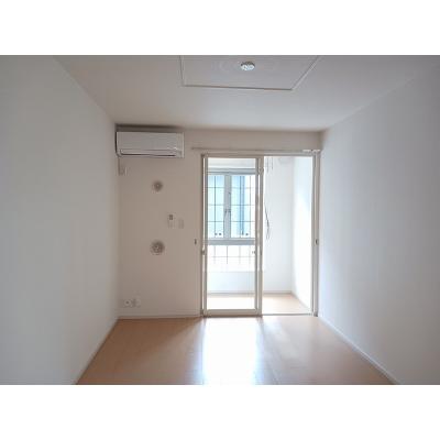フルット 102【管理NO：1-018506101-01020】 ★家具家電は申し込み後に搬入します★ ★2026年09月下旬入居可能★の物件写真2