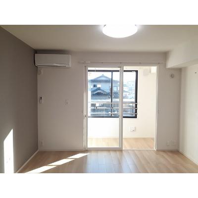 ヒカルサ高岡角ウエスト 204【管理NO：1-027529901-02040】 ★家具家電は申し込み後に搬入します★ ★2026年09月下旬入居可能★の物件写真2