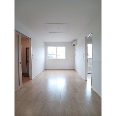 プレミアムⅡ 101【管理NO：1-022666102-01010】 ★家具家電は申し込み後に搬入します★の物件写真2