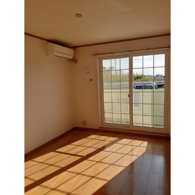 フィオレンテⅡ 105【管理NO：1-012103202-01040】 ★家具家電は申し込み後に搬入します★の物件写真2