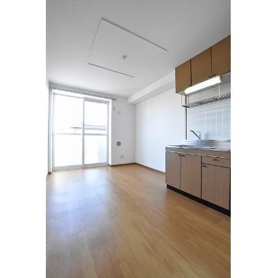 サンパーク 201【管理NO：1-009630301-02010】 ★家具家電は申し込み後に搬入します★ ★2026年10月上旬入居可能★の物件写真2