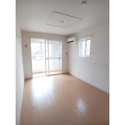 インプレス・桜 102【管理NO：1-016207901-01020】 ★家具家電は申し込み後に搬入します★の物件写真2
