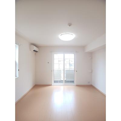 ノイブリーゼⅡ 101【管理NO：1-015548401-01010】 ★家具家電は申し込み後に搬入します★の物件写真2