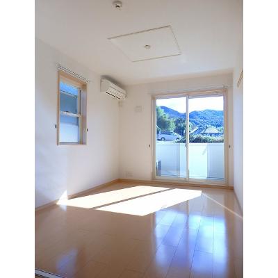 カーサ　フィオーレ　Ⅱ 101【管理NO：1-015755002-01010】 ★家具家電は申し込み後に搬入します★ ★2026年10月中旬入居可能★の物件写真2