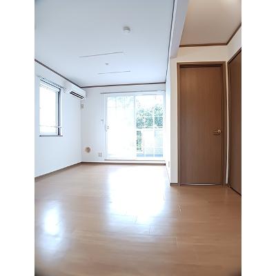 メゾン・ソレイユ 205【管理NO：1-010623301-02040】 ★家具家電は申し込み後に搬入します★の物件写真2
