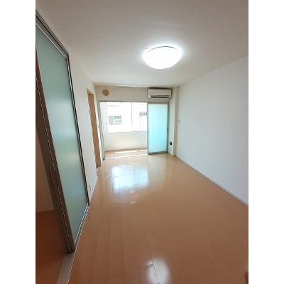 グランデール大島 102【管理NO：1-017122501-01020】 ★家具家電は申し込み後に搬入します★ ★2026年10月上旬入居可能★の物件写真2