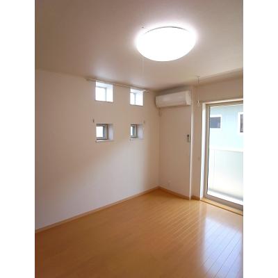 プロムナード 201【管理NO：1-016931701-02010】 ★家具家電は申し込み後に搬入します★ ★2026年10月上旬入居可能★の物件写真2