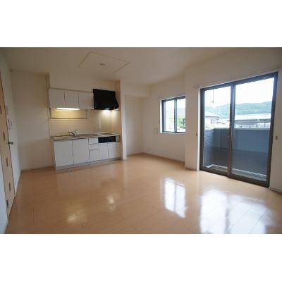 エレガンシア 103【管理NO：1-017239101-01030】 ★家具家電は申し込み後に搬入します★ ★2026年10月上旬入居可能★の物件写真2