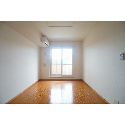 シャテーニュ 203【管理NO：1-014390501-02030】 ★家具家電は申し込み後に搬入します★ ★2026年10月中旬入居可能★の物件写真2